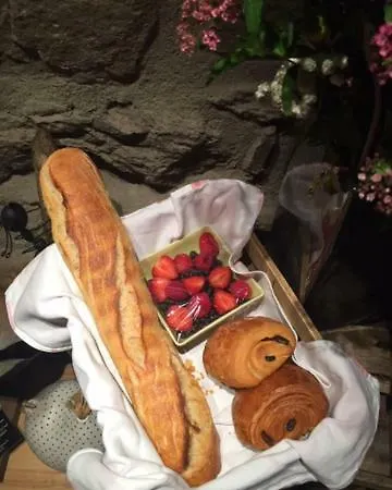 Andre Et Viviane Chatelard - D'hotes 3*